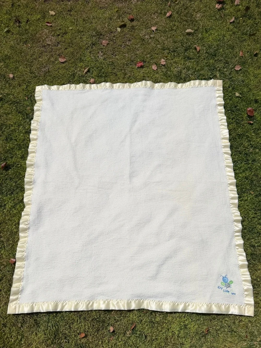 Vintage Carter’s Satin Trim Fleece Baby Blanket Tiny Little Bee Yellow USA GUC